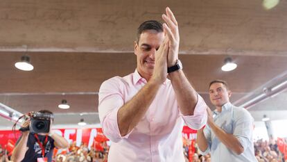 Pedro Sánchez y Juan Lobato en el inicio de la campaña del PSOE para las elecciones generales del 23-J.
