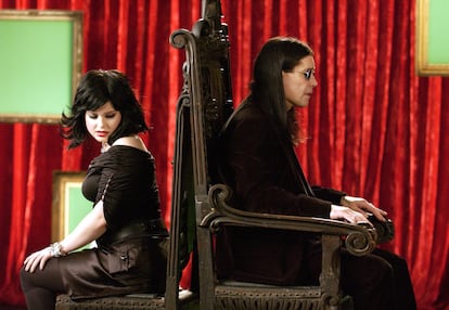 Ozzy y Kelly Osbourne, durante el rodaje del vídeo de su dúo 'Changes', en 2023.