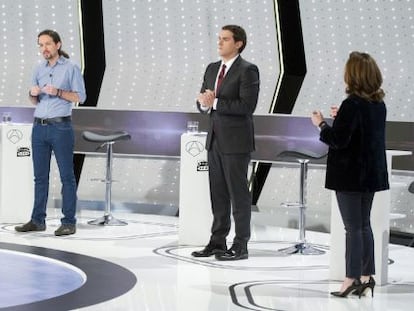 Imagen facilitada por ATRESMEDIA (i-d), del secretario general del PSOE, Pedro S&aacute;nchez, el secretario general de Podemos, Pablo Iglesias, el presidente de Ciudadanos, Albert Rivera, y la vicepresidenta del Gobierno y candidata por Madrid al Congreso, Soraya S&aacute;enz de Santamar&iacute;a.