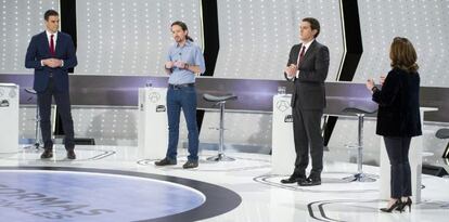 Imagen facilitada por ATRESMEDIA (i-d), del secretario general del PSOE, Pedro S&aacute;nchez, el secretario general de Podemos, Pablo Iglesias, el presidente de Ciudadanos, Albert Rivera, y la vicepresidenta del Gobierno y candidata por Madrid al Congreso, Soraya S&aacute;enz de Santamar&iacute;a.