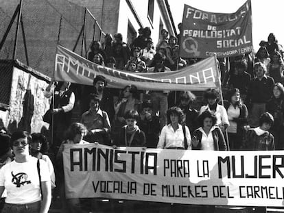 Manifestaci&oacute;n en el Carmelo de Barcelona en los a&ntilde;os setenta, en una fotograf&iacute;a de Pilar Aymerich. 