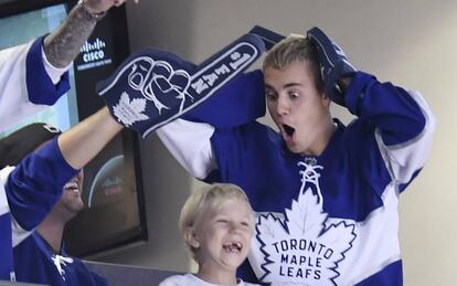 Justin Bieber durante un partido de hockey de la NHL en Toronto.