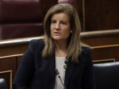 F&aacute;tima B&aacute;&ntilde;ez, durante una sesi&oacute;n de control al Gobierno en el Congreso.