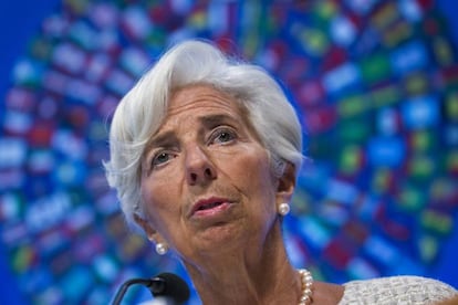 <b>PERFIL</b> | <a href="http://internacional.elpais.com/internacional/2016/12/15/actualidad/1481806880_727307.html">Christine Lagarde, plata de ley.</A>