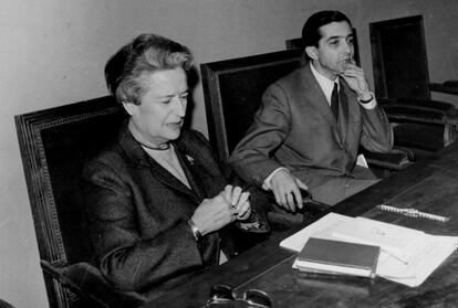 Tertulia Literaria Hispanoamericana, con Carmen Conde y Rafael Montesinos, en Madrid en marzo de 1966.