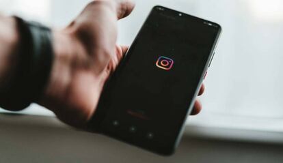 Logo de Instagram en un smartphone