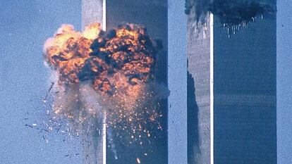 Momento de la colisi&oacute;n de uno de los aviones que perpetraron el atentado a las Torres Gemelas de Nueva York el 11-S.