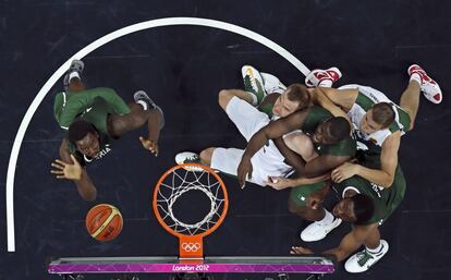 Partido de baloncesto de la fase de grupos.