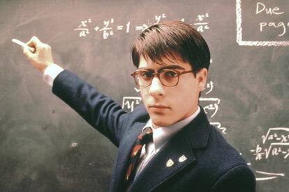 Jason Schwartzman, en "Academia Rushmore". Los pins escolares que premian puntualidad y asistencia se pueden encontrar aquí.