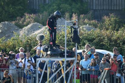 El francés, Franky Zapata, momentos antes de despegar con su 'flyboard'.