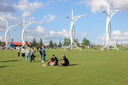 Two attendees at the Primavera Sound festival, in Madrid, rest on the grass.
