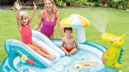 Artículo de EL PAÍS Escaparate que describe la piscina hinchable para niños con tobogán más vendida del verano en Amazon