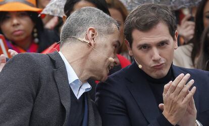 Cantó y Rivera en la plaza del Patriarca de Valencia.