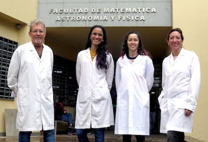 Ezequiel Leiva, Victoria Bracamonte, Guillermina Luque y Andrea Calderón científicos del Laboratorio de Energías Sustentables (LaES) de la Universidad Nacional de Córdoba (UNC) que desarrollaron el proyecto.