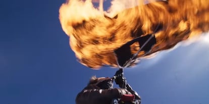 Tom Cruise salto paracaidas