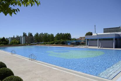 Piscina municipal de Mejorada del Campo (Madrid), en cuyas instalaciones se ha producido la agresión.