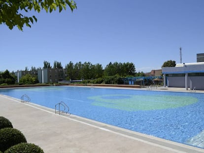 Piscina municipal de Mejorada del Campo (Madrid), en cuyas instalaciones se ha producido la agresi&oacute;n.