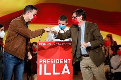 El presidente del Gobierno y secretario general del PSOE, Pedro Sánchez, ha acompañado al candidato del PSC, Salvador Illa, en el acto de cierre de campaña del partido.