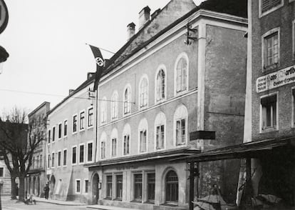 La casa de nacimiento de Hitler, en Braunau, Austria. La imagen es de alrededor de 1933.