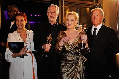 J. Roy Helland y Meryl Streep celebrando sus respectivos Oscar por ‘La dama de hierro’.