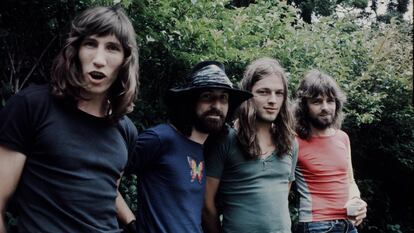 Pink Floyd en 1972, el año en el que empezaron a estrenar en directo algunas piezas de 'The Dark Side Of The Moon'. Desde la izquierda, Roger Waters (bajo y voz), Nick Mason (batería), David Gilmour (guitarra y voz) y Richard Wright (teclados).