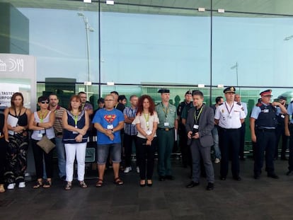 Minut de silenci a l&#039;aeroport del Prat.