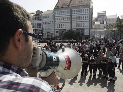 La plantilla de Navantia Ferrol, durante la protesta por el desv&iacute;o de obra.