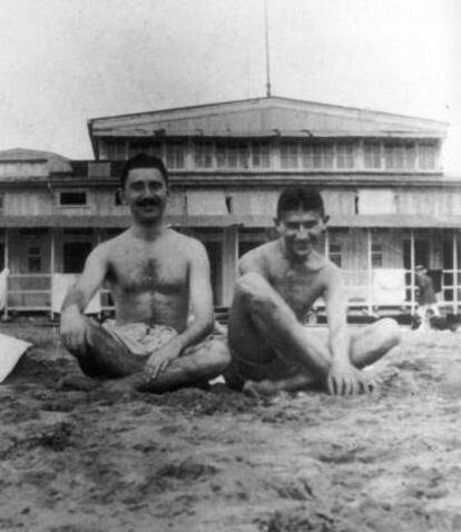 Franz Kafka, a la derecha, con su amigo y editor Max Brod, en el balneario de Marielyst (Dinamarca).