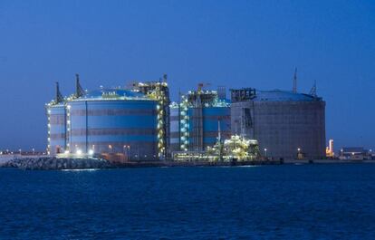 Planta regasificadora de Naturgy en el puerto de Sagunto (Valencia)