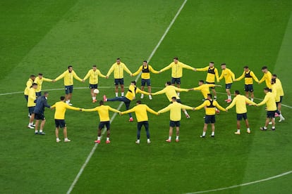 Los jugadores del Villarreal, durante el entrenamiento en Gdansk, este martes.