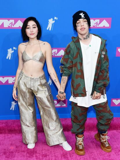 Noah Cyrus –hermana de Miley Cyrus– y Lil Xan, de Off-White.