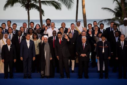 El presidente venezolano Nicol&aacute;s Maduro con los mandatarios de la Cumbre de los pa&iacute;ses no alineados. 