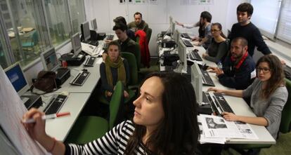 Alumnos en un aula del m&aacute;ster de periodismo UAM- EL PA&Iacute;S. 