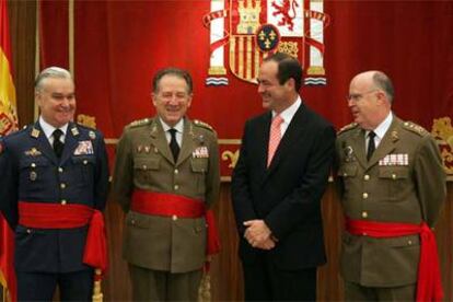 José Bono, durante la toma de posesión de los nuevos miembros de la cúpula militar, en junio de este año.