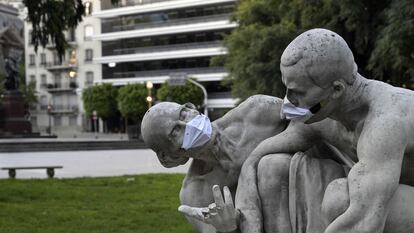 Esculturas de la plaza San Martín, en Buenos Aires (Argentina).