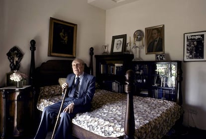 Jorge Luis Borges, en su casa de Buenos Aires, en 1983.