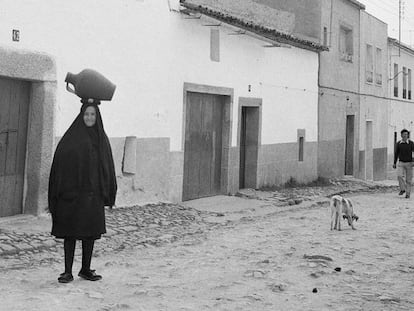 Carlos Flores, el fotógrafo de la España que se despobló en los sesenta