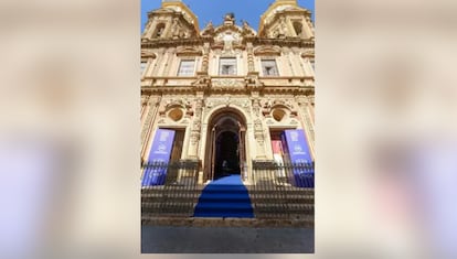 Imagen de archivo de la iglesia de San Luis de los Franceses, en Sevilla, frente a la que se produjo una agresión homófoba el pasado viernes. / EP