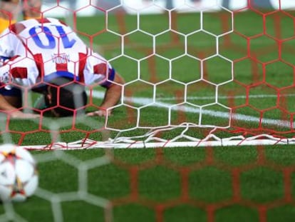 Arda reza para celebrar el gol de la victoria ante el Juventus