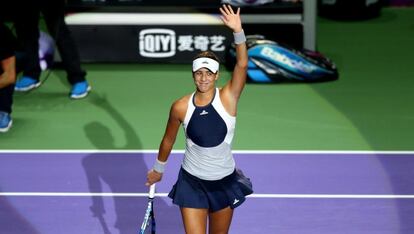 Muguruza saluda al p&uacute;blico de Singapur. 