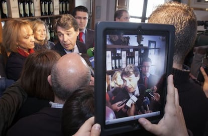 Ignacio González, en una bodega de Pozuelo del Rey.