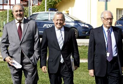 Pedro Solbes junto a Carlos Solchaga y Miguel Boyer en una fotografía de 2010.