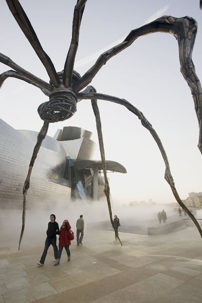 La obra de la artista &#39;Mam&#39;, instalada  junto al Museo Guggenheim de Bilbao