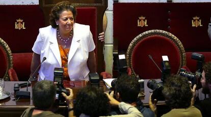 La alcaldesa de Valencia, Rita Barberá, a su llegada al pleno.