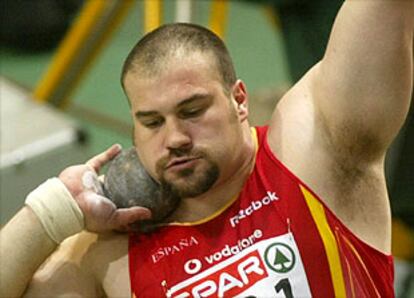 Manolo Martínez, en uno de sus lanzamientos en los pasados Europeos en pista cubierta, en los que ganó.