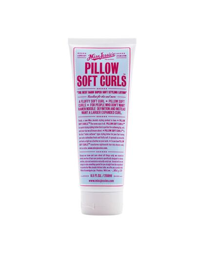 ¿Quieres suavizar tus rizos? Con el Pillow soft curls de Miss Jessie's podrás conseguirlo. Indicado para aquellas que   odian los rizos tipo "ramen-noodle", el producto promete eliminar la electricidad estática de tu melena.