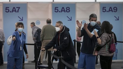 Vacunación en el recinto ferial de Montjuïc, en Barcelona, a finales de abril.