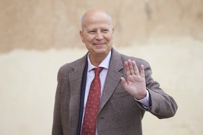 El consejero de Educación y Deportes, Javier Imbroda, durante el Consejo de Gobierno en Carmona, a 22 de marzo de 2022 en Sevilla (Andalucía, España).