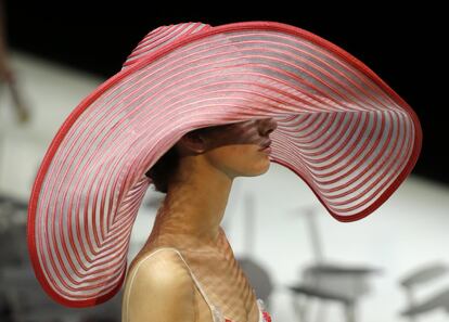 Desfile de Giorgio Armani en la Semana de la Moda de Milan, Italia.