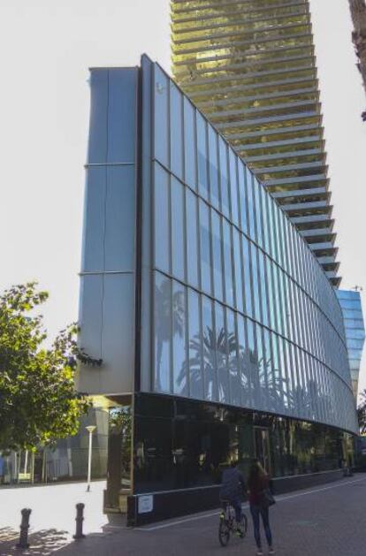 El Edificio Vela situado junto a la Torre Mapfre donde se abrirá un centro cultural dedicado a la fotografía.